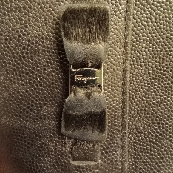 Salvatore Ferragamo Vara Bow Compact Wallet in Black Pebbled Leather - Picture 13 of 14